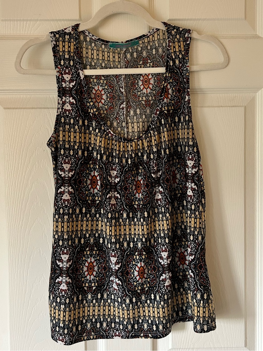 julie's closet Black Multicolor Patterned Sleeveless Tank
